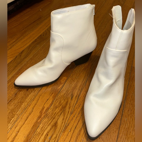Charlotte Russe white pointed boots, size 8 never worn! - Picture 2 of 4